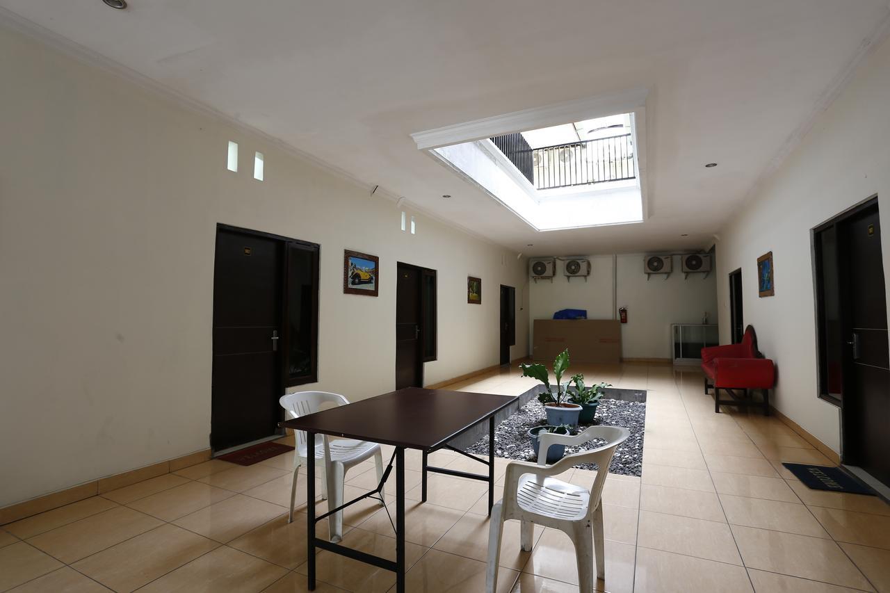 Reddoorz Near Adisucipto Airport 3 Guest house 2*