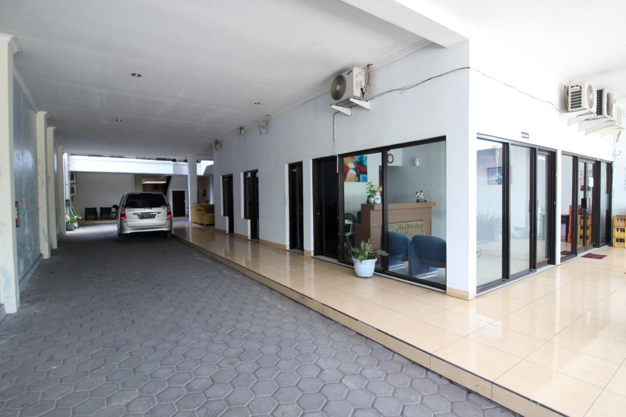 Guest house Reddoorz Near Adisucipto Airport 3 2*